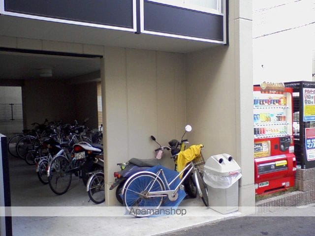 レオパレスナラヤの玄関写真