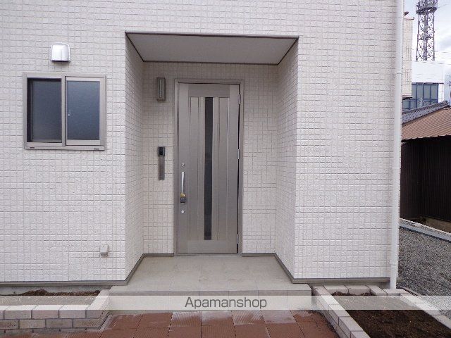 元町住宅の玄関写真