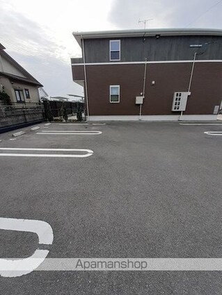 ユーピテル[1LDK/45.82m2]の駐車場1