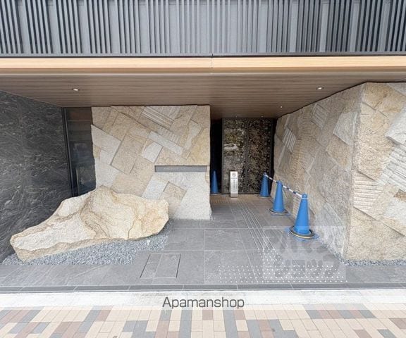 プレミスト京都二条城北の玄関写真