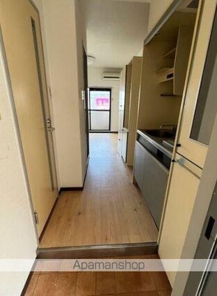 メゾン・ド・栗林公園[1R/18m2]の玄関