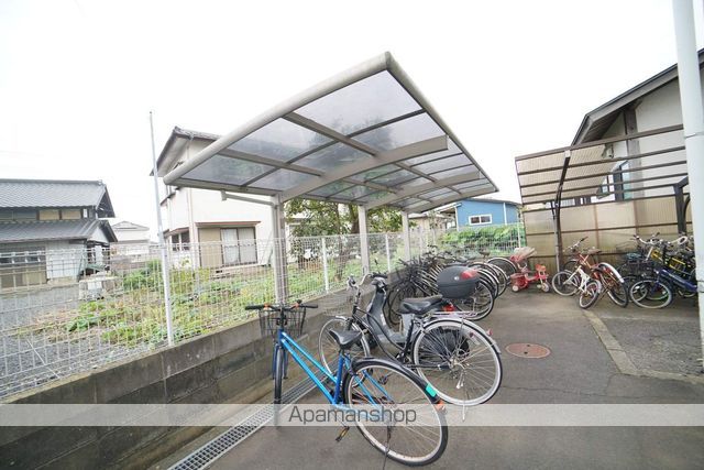 新地マンション C棟の外観写真