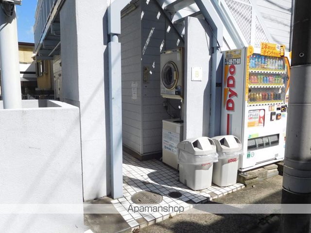 プラザ・ドゥ・プレステージBの玄関写真