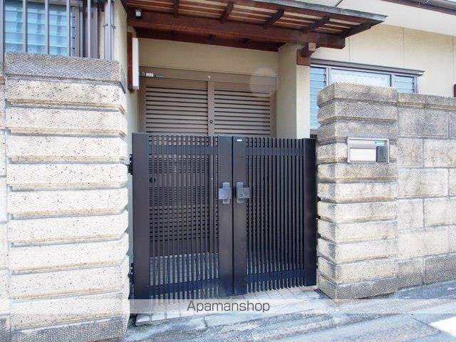 京阪本線 墨染駅 徒歩5分 2階建 築36年の玄関写真