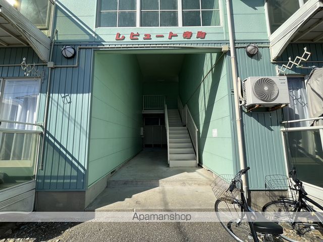 レピュート寺町の玄関写真