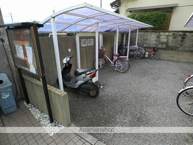 クレストパレス 参番館の玄関写真