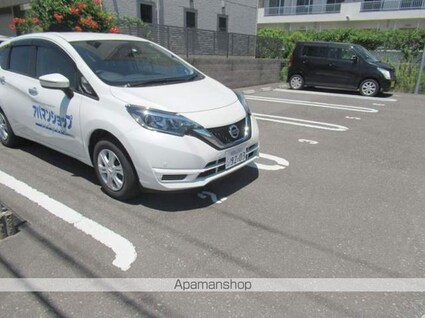 和歌山県和歌山市出島[1R/26.93m2]の駐車場2