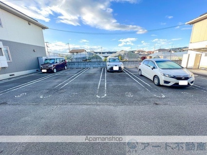 アルカンシエル　Ｂ棟[2LDK/61.91m2]の駐車場1