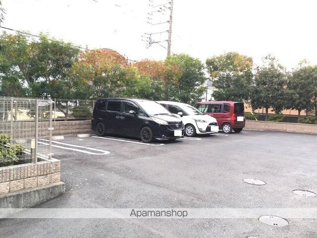 ウィステリアコート[3LDK/71.37m2]の駐車場