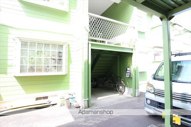 ハイツソレイユB棟の玄関写真