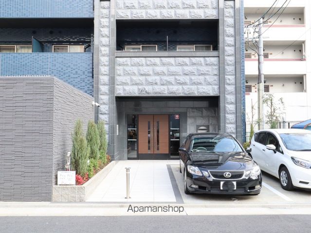プレサンス栄フェルの玄関写真