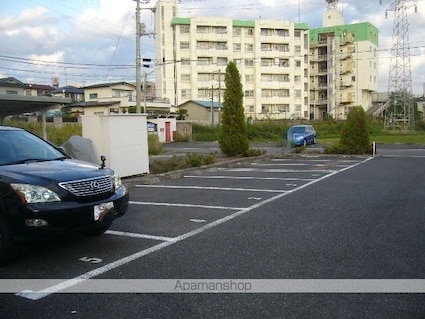 レオパレスｇｏｇｏ[1K/23.18m2]の駐車場