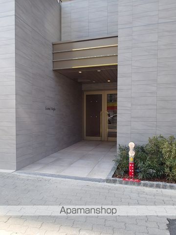 GRAND REGISの玄関写真