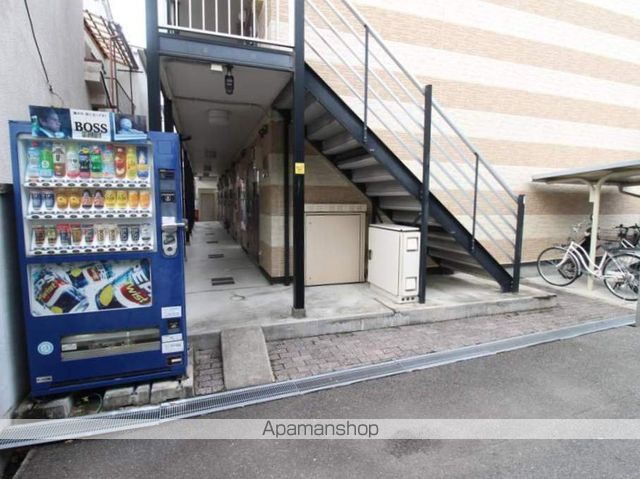 レオパレスフラワーヒルズの玄関写真