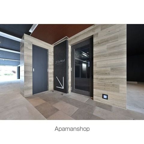 BRAMA南18条の玄関写真