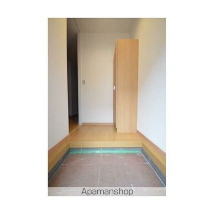 北新宿２ー５ー３３[1K/25.67m2]の玄関