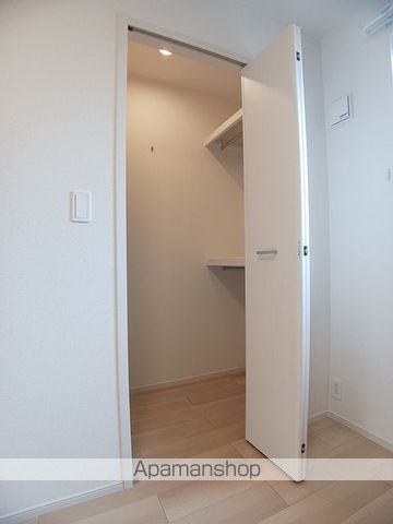 ヴィラ シャングリラ高田 Bの内装写真
