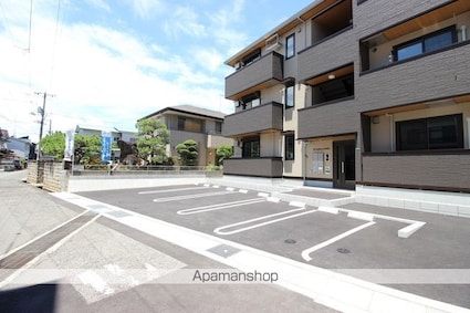 Ｄーｒｅｓｉｄｅｎｃｅ・Ｋ沖野上[2LDK/65.05m2]の駐車場