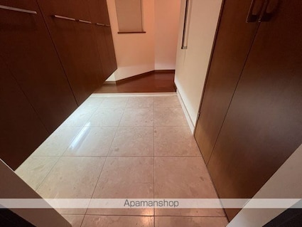 滋賀県草津市野路１丁目[4LDK/96.4m2]の玄関