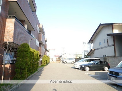 福井県福井市西開発１丁目[2LDK/68.87m2]の駐車場