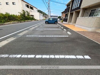 カーサ　フェリーチェＡ[2DK/44.75m2]の駐車場2