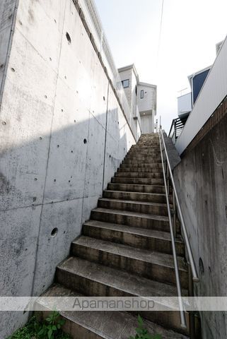 東急田園都市線 田奈駅 徒歩15分 2階建 築10年の玄関写真