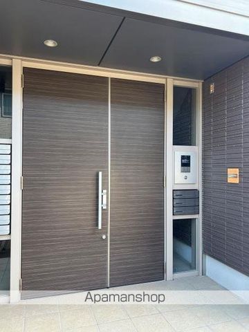 ロハス ルームズ更級の玄関写真