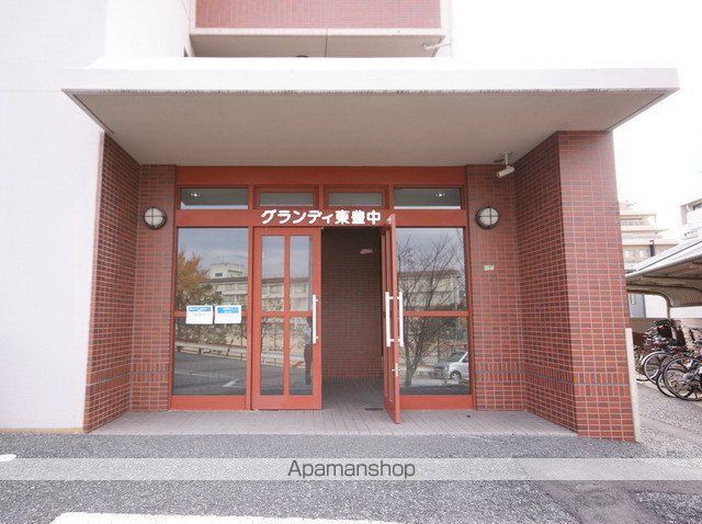 グランディ東豊中の玄関写真