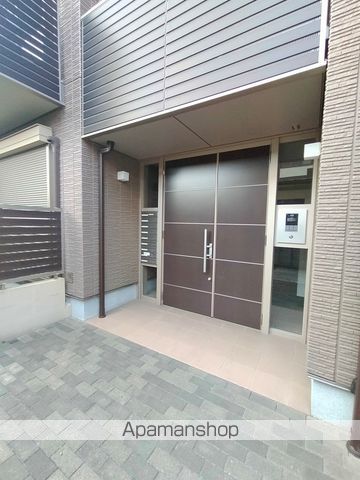 シャーメゾン彩III号館の玄関写真