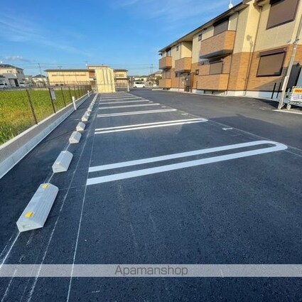 ルミエールＭＫ[2LDK/66.32m2]の駐車場