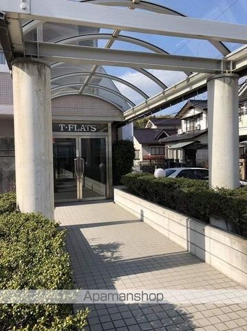 Tフラッツの玄関写真