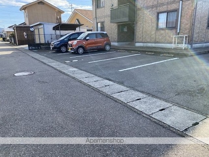 カルナ　みたか[2LDK/53.76m2]の駐車場