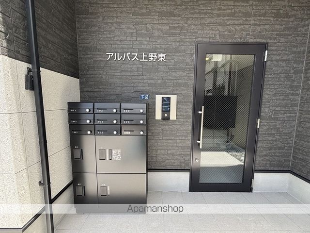 アルバス上野東の玄関写真