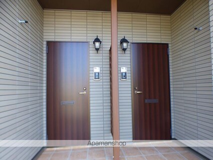 愛媛県今治市東鳥生町４丁目[2LDK/64.51m2]のエントランス3