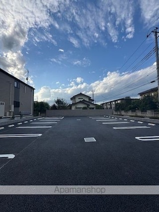 セレニティ　コートⅠ[1LDK/44.7m2]の駐車場