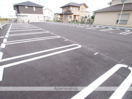 フォレストメゾン深芝[1LDK/45.85m2]の駐車場1