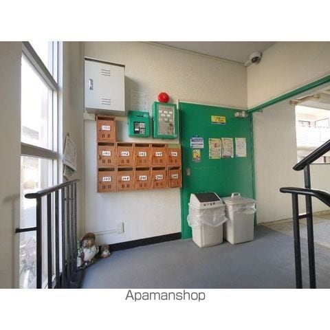 名古屋市桜通線 御器所駅 徒歩5分 3階建 築52年の玄関写真