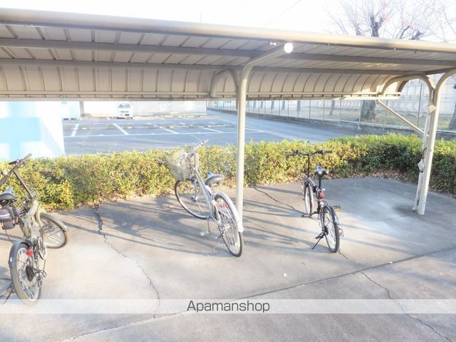 レオパレスパークライフの玄関写真
