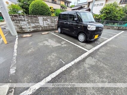 フィオーレＡ[1LDK/45.7m2]の駐車場2