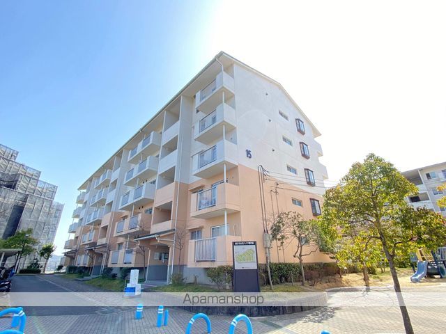 鹿の子台北ハイツ15号棟の玄関写真