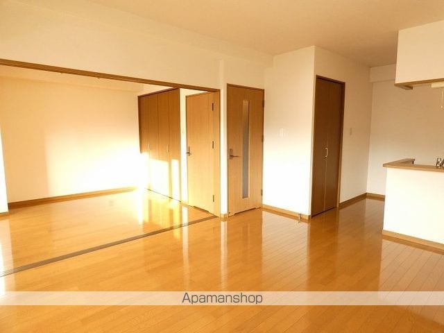 ブルーアイズ中央の内装写真