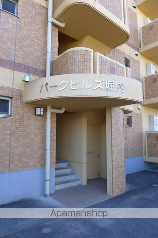 パークヒルズ堀内の玄関写真