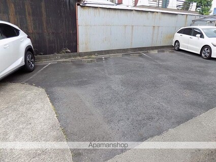 山伸ビル[1LDK/55.86m2]の駐車場