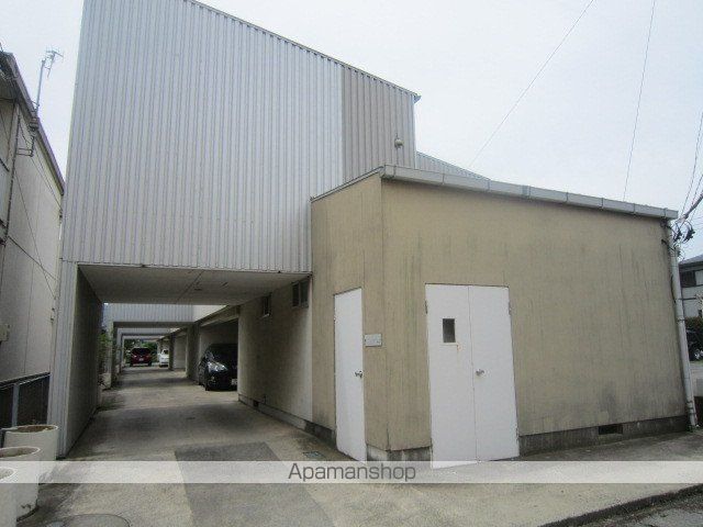 R+ATWINの玄関写真