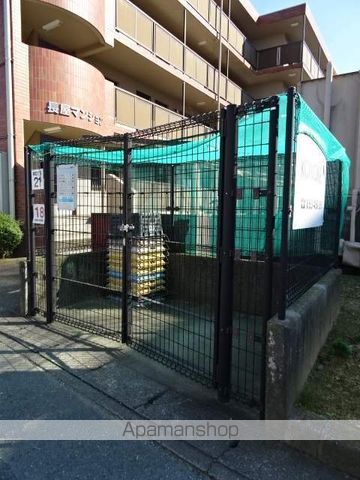 長屋マンションの外観写真