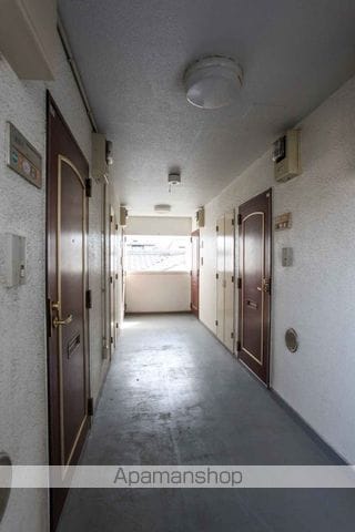 エマーユ新河岸の玄関写真