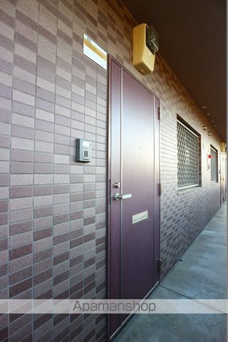 ヌーベルシェトワV棟の玄関写真