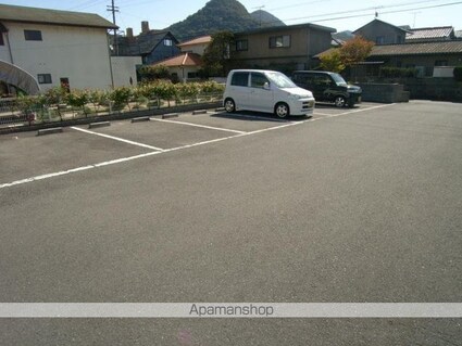 ララ・メゾン　Ａ[2DK/47.93m2]の駐車場