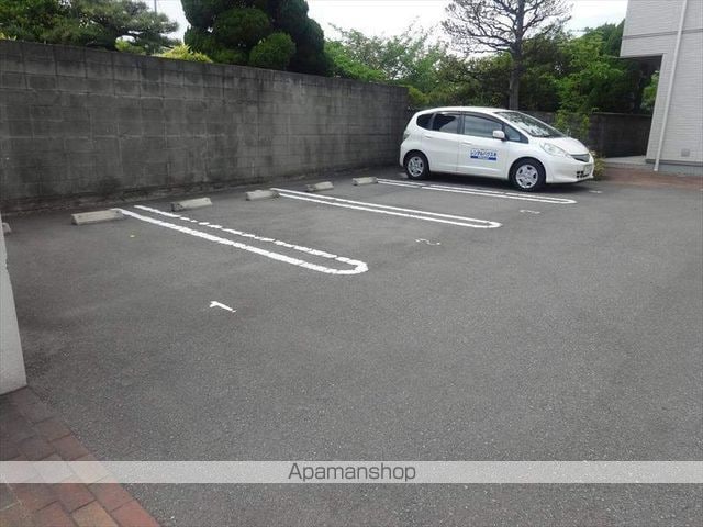 シャーメゾン堀止[1LDK/39.25m2]の駐車場