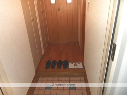 ヴィルラフィーネ東新宿[1R/25.76m2]の玄関